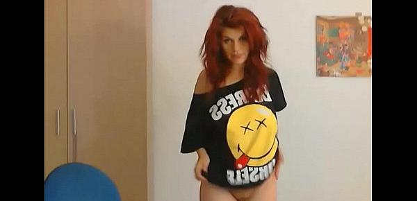  redhaired redhead in t shirt strips off to nothing -tinycam.org